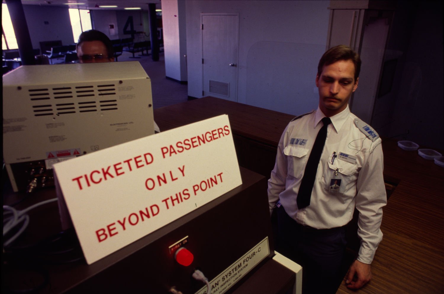 Concourse security checkpoint, 1991